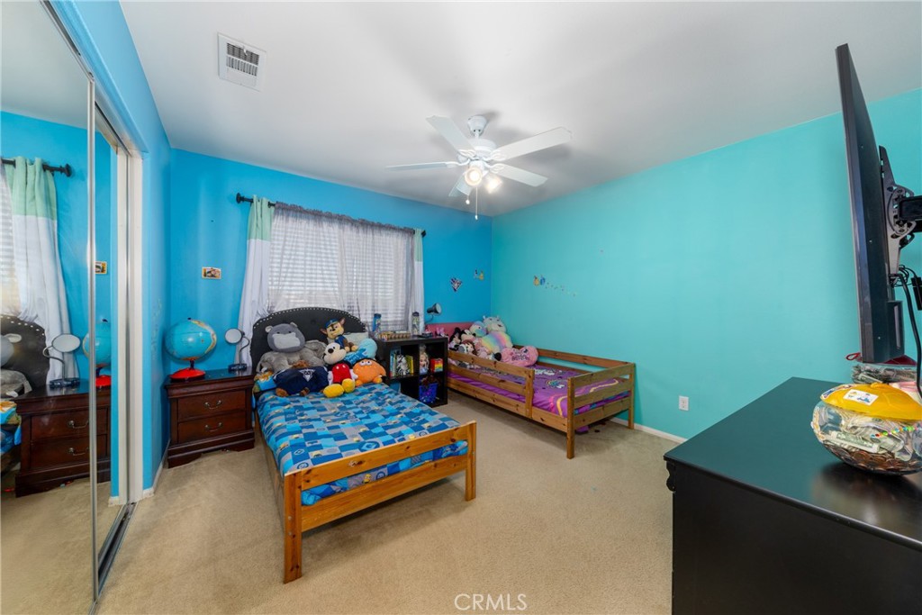 https://media.crmls.org/medias/9976e215-24e8-4daa-ba8b-0b9dbf597e01.jpg?preset=X-Large