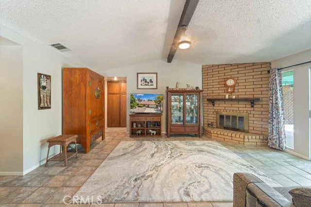 Detail Gallery Image 9 of 43 For 2085 Flame Tree Way, Hemet,  CA 92545 - 2 Beds | 2 Baths