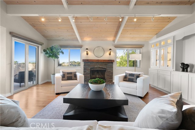 19 Coraltree Lane, Rolling Hills Estates CA: https://media.crmls.org/medias/99771307-6738-44c1-9441-4eb161b33714.jpg