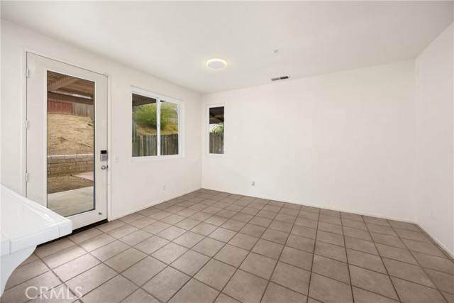 1443 Sutherland Drive, Riverside CA: https://media.crmls.org/medias/9977cd51-74d1-4829-94af-f7c326f79b1c.jpg