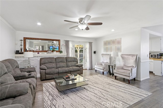 Detail Gallery Image 3 of 25 For 7815 Vassar, Canoga Park,  CA 91304 - 4 Beds | 2 Baths