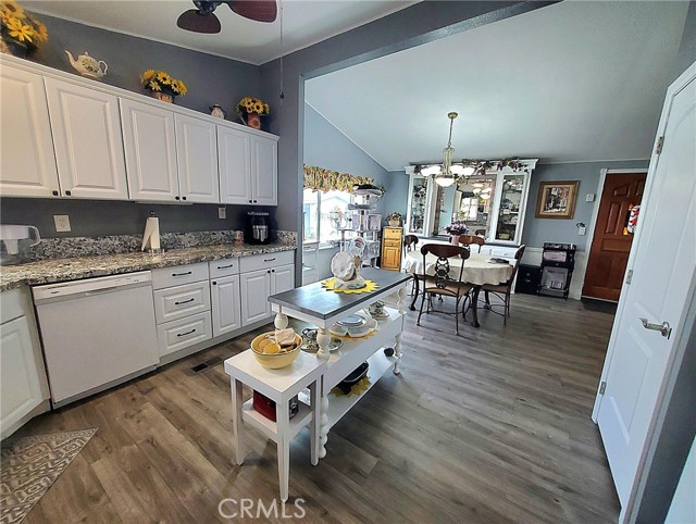 Detail Gallery Image 12 of 28 For 9161 Santa Fe Ave E #22,  Hesperia,  CA 92345 - 3 Beds | 2 Baths