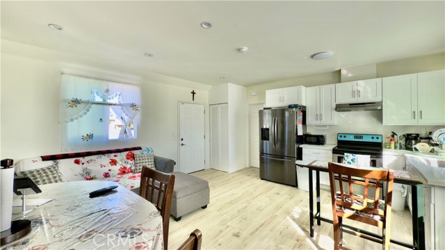 11125 Glenoaks Boulevard, Pacoima CA: https://media.crmls.org/medias/9979aa24-ee22-4092-b702-301630464dad.jpg