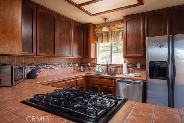 43850 Yosemite Drive, Big Bear Lake CA: https://media.crmls.org/medias/997a0bec-e267-4eb4-ad08-68d57f2c00f9.jpg