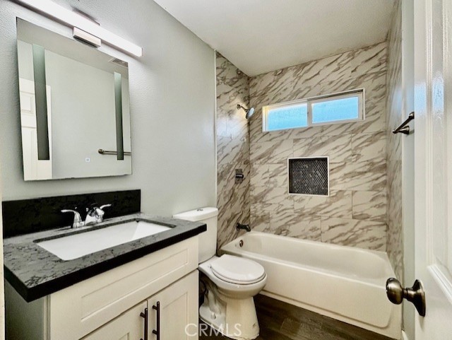 Detail Gallery Image 11 of 16 For 17092 Emerald #D,  Huntington Beach,  CA 92647 - 3 Beds | 2 Baths
