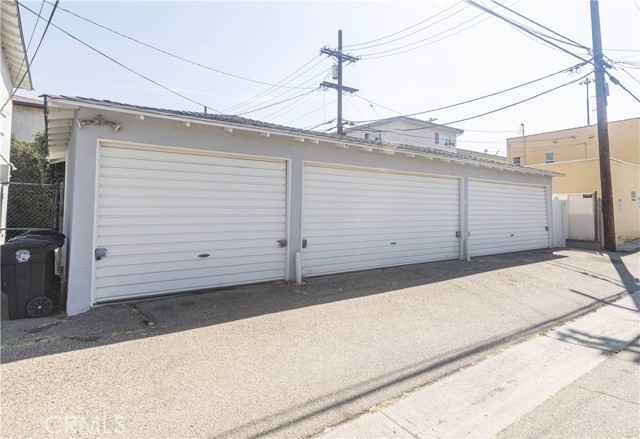 310 Cornell Drive, Burbank CA: https://media.crmls.org/medias/997c06bb-a219-498f-880d-b9cf1fd5204c.jpg