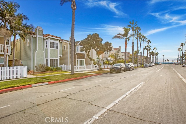 Detail Gallery Image 30 of 33 For 224 17th St, Huntington Beach,  CA 92648 - 4 Beds | 2/1 Baths