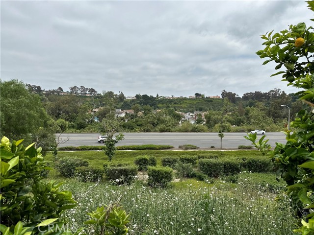 22142 Summit Hill Drive, Lake Forest CA: https://media.crmls.org/medias/997db8d3-4e01-4dff-80a5-179e15db9374.jpg