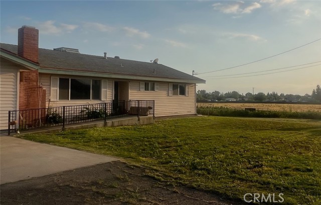 679 E Mulberry Avenue, Porterville CA: https://media.crmls.org/medias/997f3bec-7237-4711-a2cc-95d7ef80c962.jpg