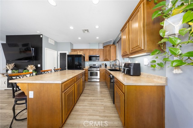 Detail Gallery Image 6 of 23 For 13974 Old Mill Ln., Victorville,  CA 92394 - 4 Beds | 2 Baths