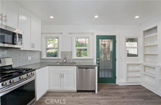 Detail Gallery Image 5 of 28 For 1639 Redcliff #1/2,  Los Angeles,  CA 90026 - 2 Beds | 1 Baths