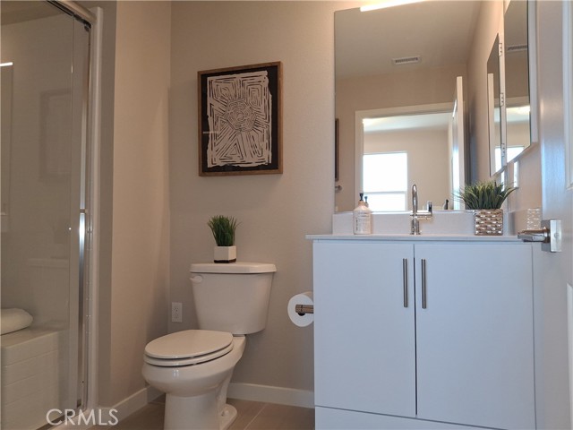 Detail Gallery Image 14 of 30 For 109 S Laxore St #303,  Anaheim,  CA 92804 - 4 Beds | 3/1 Baths