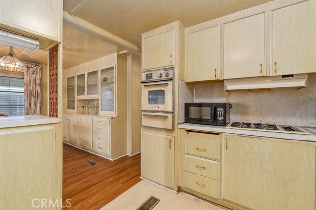 2692 Highland Avenue, Highland CA: https://media.crmls.org/medias/998108da-9410-496e-acd2-39f8fcfb88e8.jpg