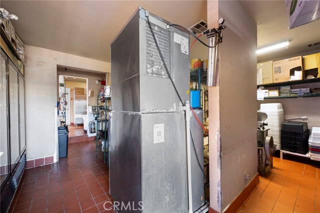 8111 Foothill Boulevard, Rancho Cucamonga CA: https://media.crmls.org/medias/9981a644-ca48-473e-aeb0-607bb64975d0.jpg