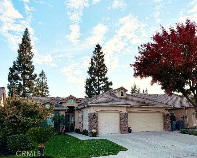 Detail Gallery Image 1 of 28 For 1055 E Hogan Ave, Fresno,  CA 93730 - 4 Beds | 2 Baths