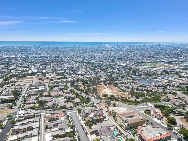 Detail Gallery Image 40 of 46 For 2215 Molino Ave #B,  Signal Hill,  CA 90755 - 2 Beds | 3 Baths