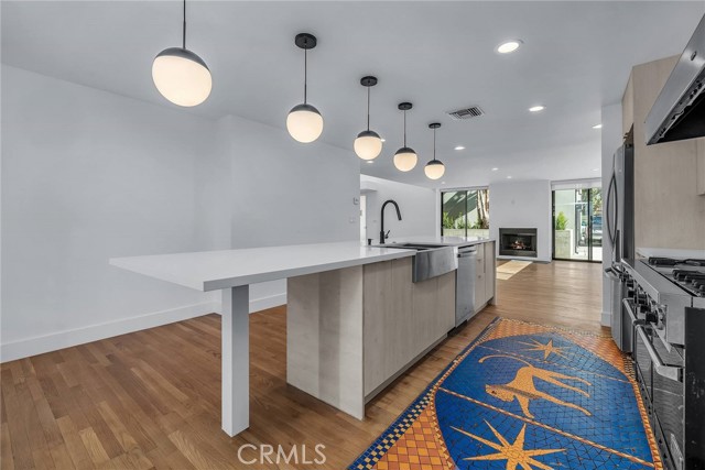 Detail Gallery Image 6 of 28 For 1531 Wellesley, Los Angeles,  CA 90025 - 4 Beds | 3 Baths