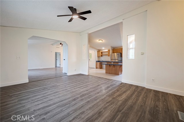 4000 Mariposa Way, Merced CA: https://media.crmls.org/medias/99844563-5534-48ba-b710-b881839fd51d.jpg