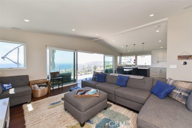 Detail Gallery Image 8 of 38 For 2192 Crestview Dr, Laguna Beach,  CA 92651 - 3 Beds | 3/1 Baths