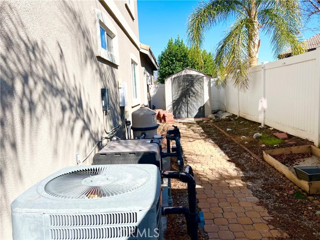 1539 Carmel Court, Redlands CA: https://media.crmls.org/medias/9984d162-1ea3-4e5c-b19a-38471ea9185f.jpg