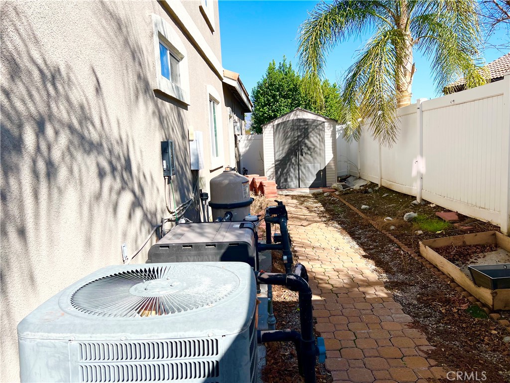 https://media.crmls.org/medias/9984d162-1ea3-4e5c-b19a-38471ea9185f.jpg?preset=X-Large