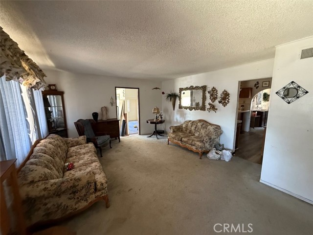 2073 Sandalwood Drive, Santa Maria CA: https://media.crmls.org/medias/99851123-5793-4b6c-9aa7-577c57168c5e.jpg