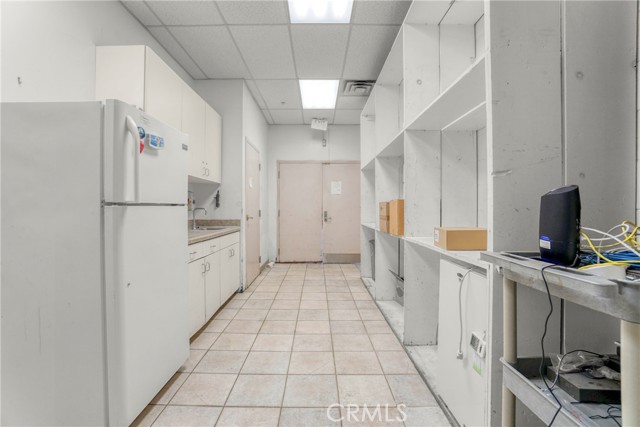 994 South La Brea Avenue, Inglewood, California 90301, ,Commercial Lease,For Rent,994 South La Brea Avenue,CRSB25022780