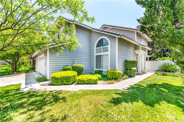 Detail Gallery Image 2 of 21 For 19906 Towhee Ct, Canyon Country,  CA 91351 - 4 Beds | 2/1 Baths