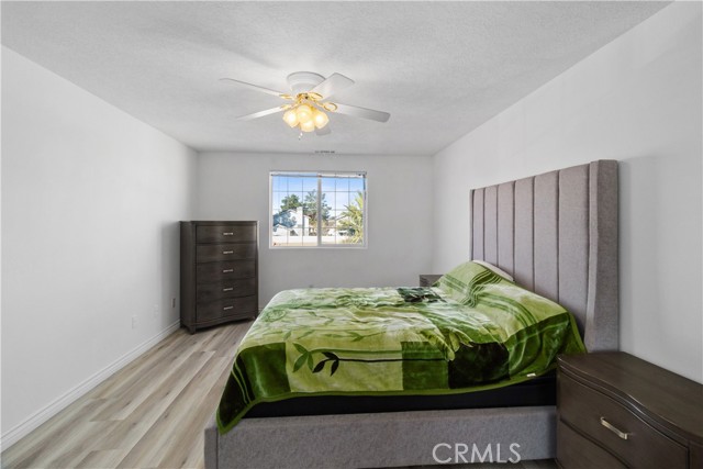 18075 Lakeview Drive, Victorville CA: https://media.crmls.org/medias/99862333-9129-4c5d-b81b-a24f63dbdb9d.jpg
