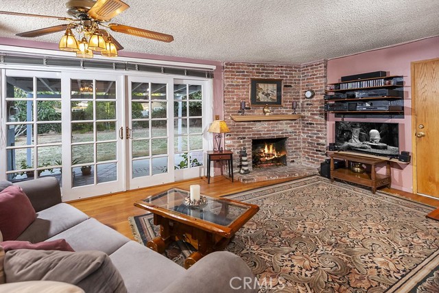22330 Cantara Street, Canoga Park CA: https://media.crmls.org/medias/99862c94-9b11-46d5-9d4a-60234ef32d49.jpg