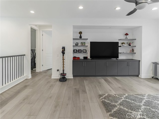 Detail Gallery Image 20 of 43 For 20725 W Liana Ct, Porter Ranch,  CA 91326 - 5 Beds | 5/1 Baths