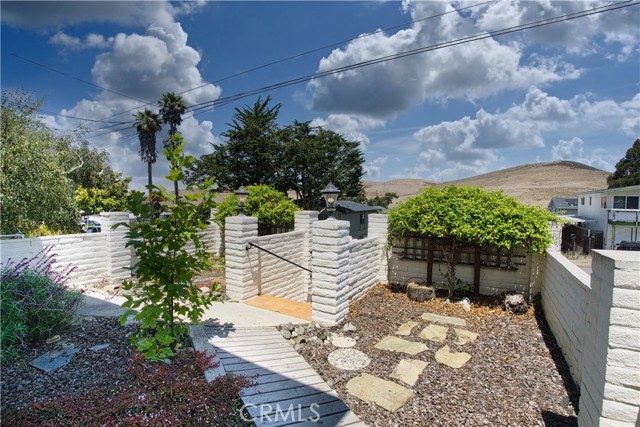 978 Balboa Street, Morro Bay CA: https://media.crmls.org/medias/9986822a-590f-4d99-9953-65c998457021.jpg