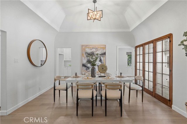 336 N Crescent Heights Boulevard, Los Angeles CA: https://media.crmls.org/medias/9986e12a-a25e-4e6f-be30-c6673b7aa70b.jpg