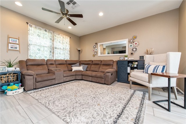 Detail Gallery Image 5 of 29 For 12440 Constellation St, Corona,  CA 91752 - 2 Beds | 2/1 Baths