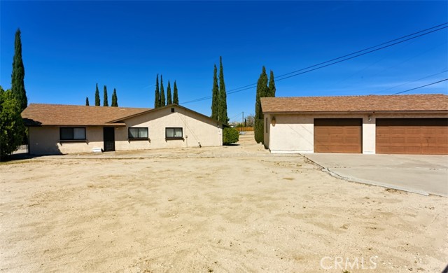 Detail Gallery Image 2 of 45 For 15490 Mondamon, Apple Valley,  CA 92307 - 4 Beds | 2 Baths