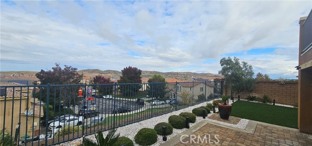 2727 Goldenrain Street, Palmdale CA: https://media.crmls.org/medias/9987d1a0-e53f-4067-bc52-ce3c29733996.jpg