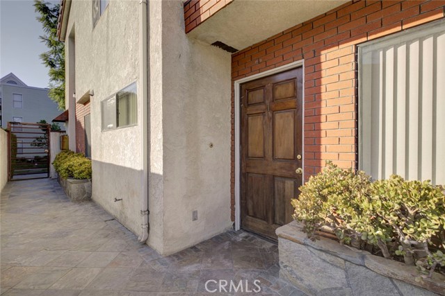 Detail Gallery Image 3 of 30 For 604 N Kenwood St #1,  Glendale,  CA 91206 - 3 Beds | 2/1 Baths