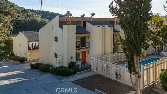 Detail Gallery Image 2 of 37 For 1881 Alpha Rd #8,  Glendale,  CA 91208 - 2 Beds | 3 Baths