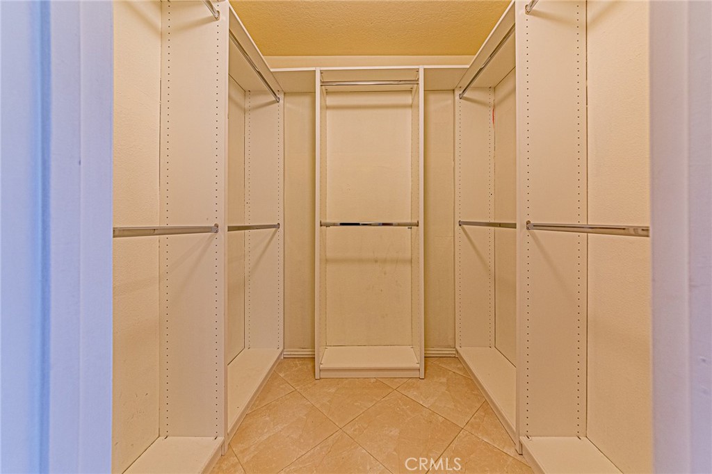 https://media.crmls.org/medias/998a5205-1193-48d8-83be-c945ffcb96e6.jpg?preset=X-Large