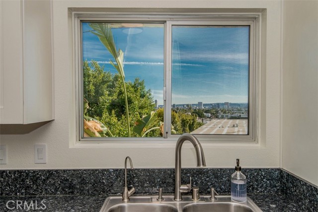 Detail Gallery Image 13 of 36 For 8400 De Longpre Ave #215,  West Hollywood,  CA 90069 - 2 Beds | 2 Baths
