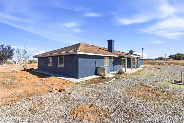 6895 Coyote Rd, Phelan CA: https://media.crmls.org/medias/998af337-39d8-4f8f-bcd0-56272e62e7a3.jpg