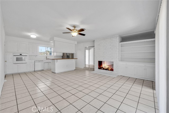 Detail Gallery Image 2 of 15 For 13981 Brenan Way, Santa Ana,  CA 92705 - 3 Beds | 2 Baths