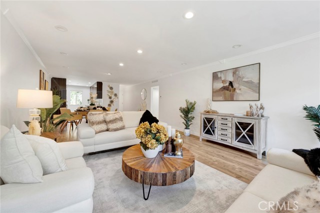 Detail Gallery Image 8 of 31 For 1935 Alpha Rd #112,  Glendale,  CA 91208 - 3 Beds | 2 Baths