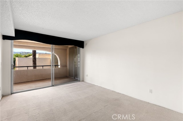 5330 Lindley Avenue, Encino CA: https://media.crmls.org/medias/998b6590-1b0d-4be0-9141-a2b02e75a42e.jpg
