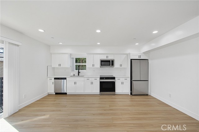 Detail Gallery Image 9 of 33 For 14422 Tiara #1/2,  Van Nuys,  CA 91401 - 5 Beds | 5 Baths