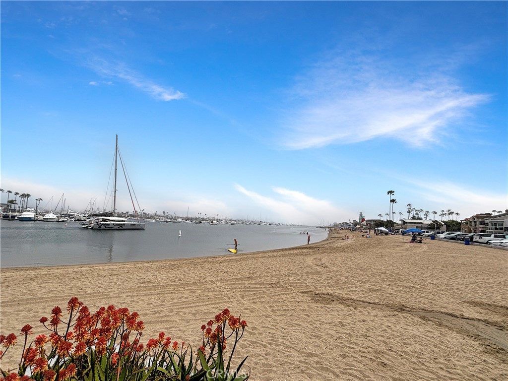 https://media.crmls.org/medias/998c123c-d08d-40c5-a03a-5c97df1bb787.jpg?preset=X-Large