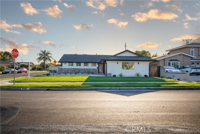 Detail Gallery Image 2 of 42 For 15361 Pickford St, Westminster,  CA 92683 - 3 Beds | 3 Baths
