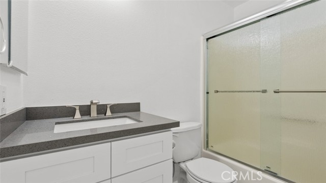 Detail Gallery Image 16 of 28 For 1002 N Edgemont St #9,  Los Angeles,  CA 90029 - 2 Beds | 2 Baths