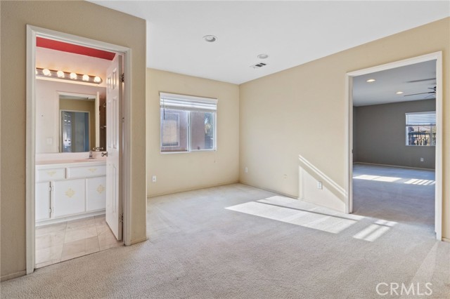 Detail Gallery Image 10 of 15 For 2219 Glimmer Way, Perris,  CA 92571 - 4 Beds | 2/1 Baths