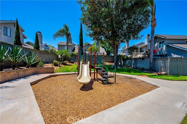 818 Live Oak Place, Corona CA: https://media.crmls.org/medias/998deb56-039e-468f-9422-e85e55dcb52d.jpg